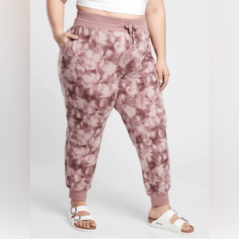 Athleta Balance Printed Jogger in Serene Heart Rose Pink Tie-Dye Pattern Size:2X